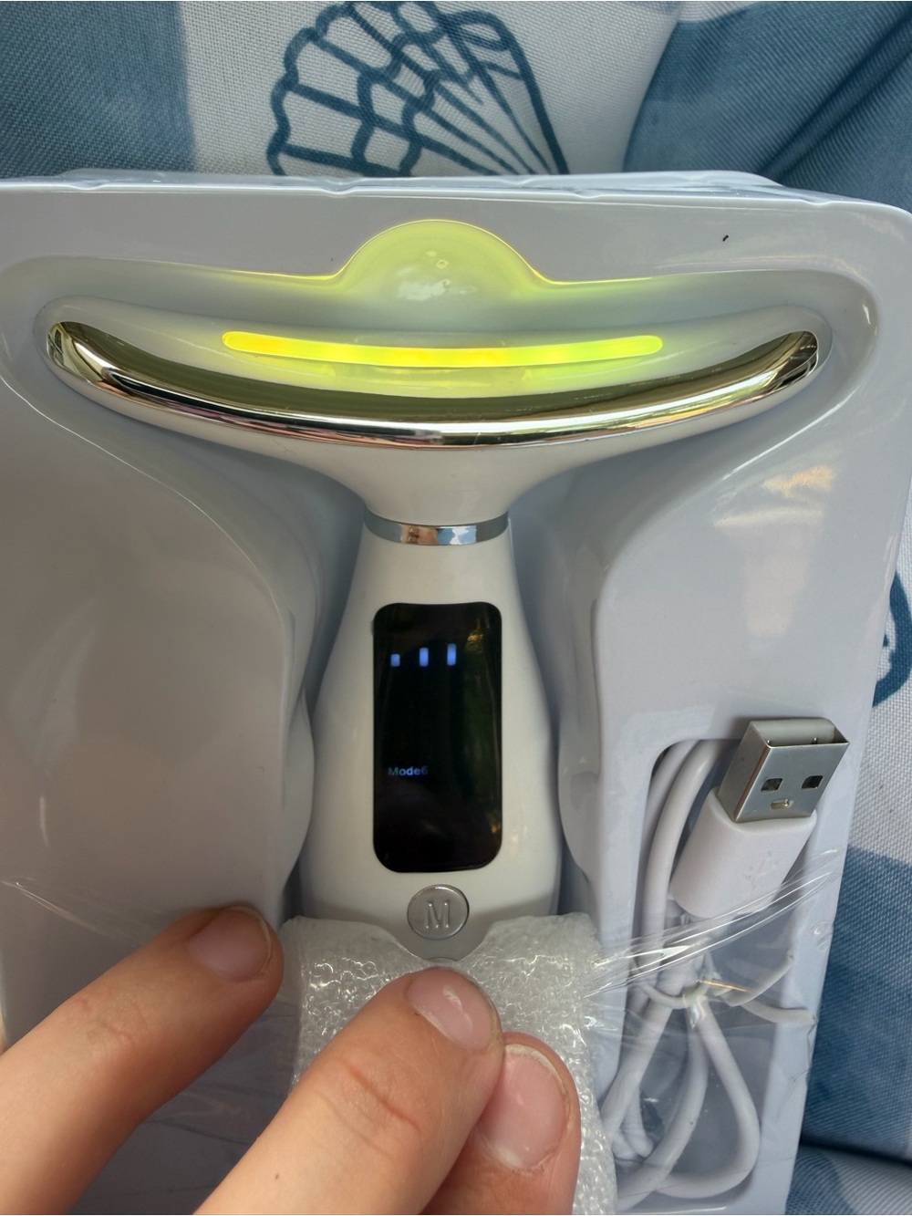 Rechargeable 7-Mode LED Neck Beauty Device - Picture 4 of 4